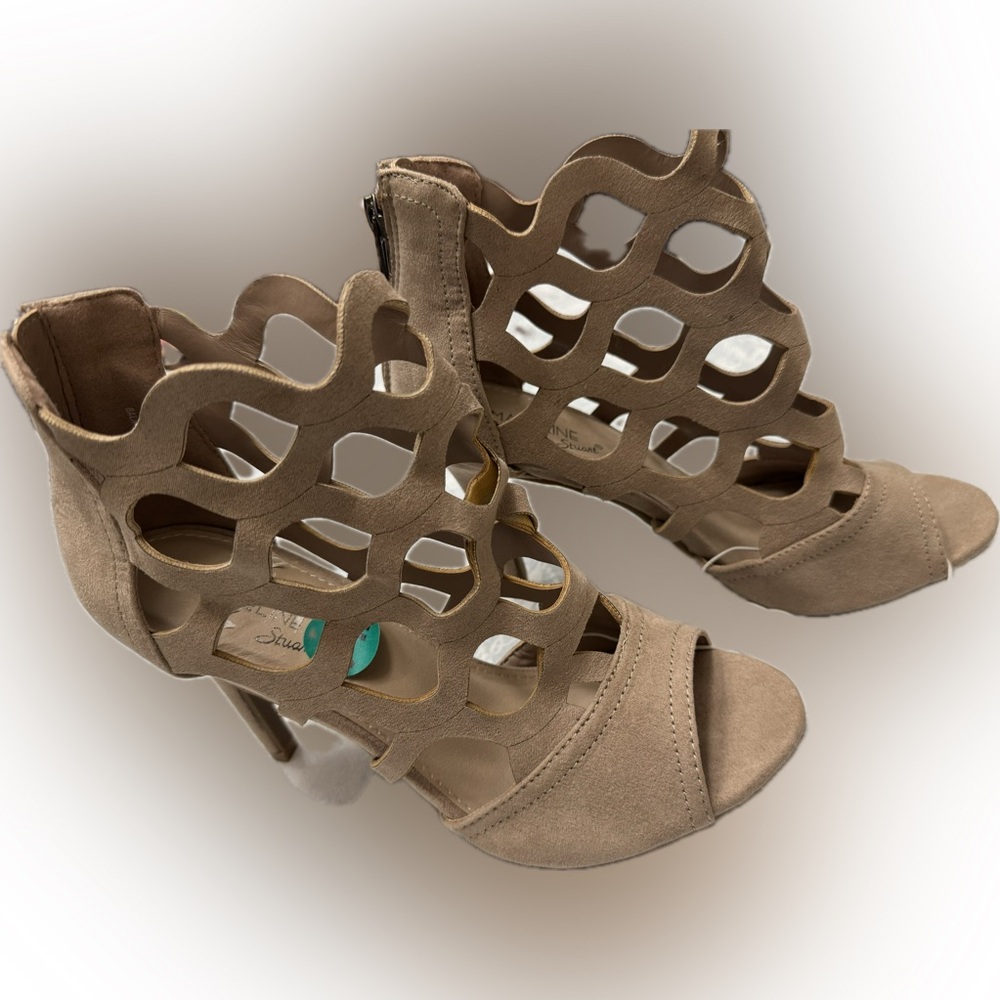Madeline Stuart Cutout Heels size 7.5M - Picture 2 of 6